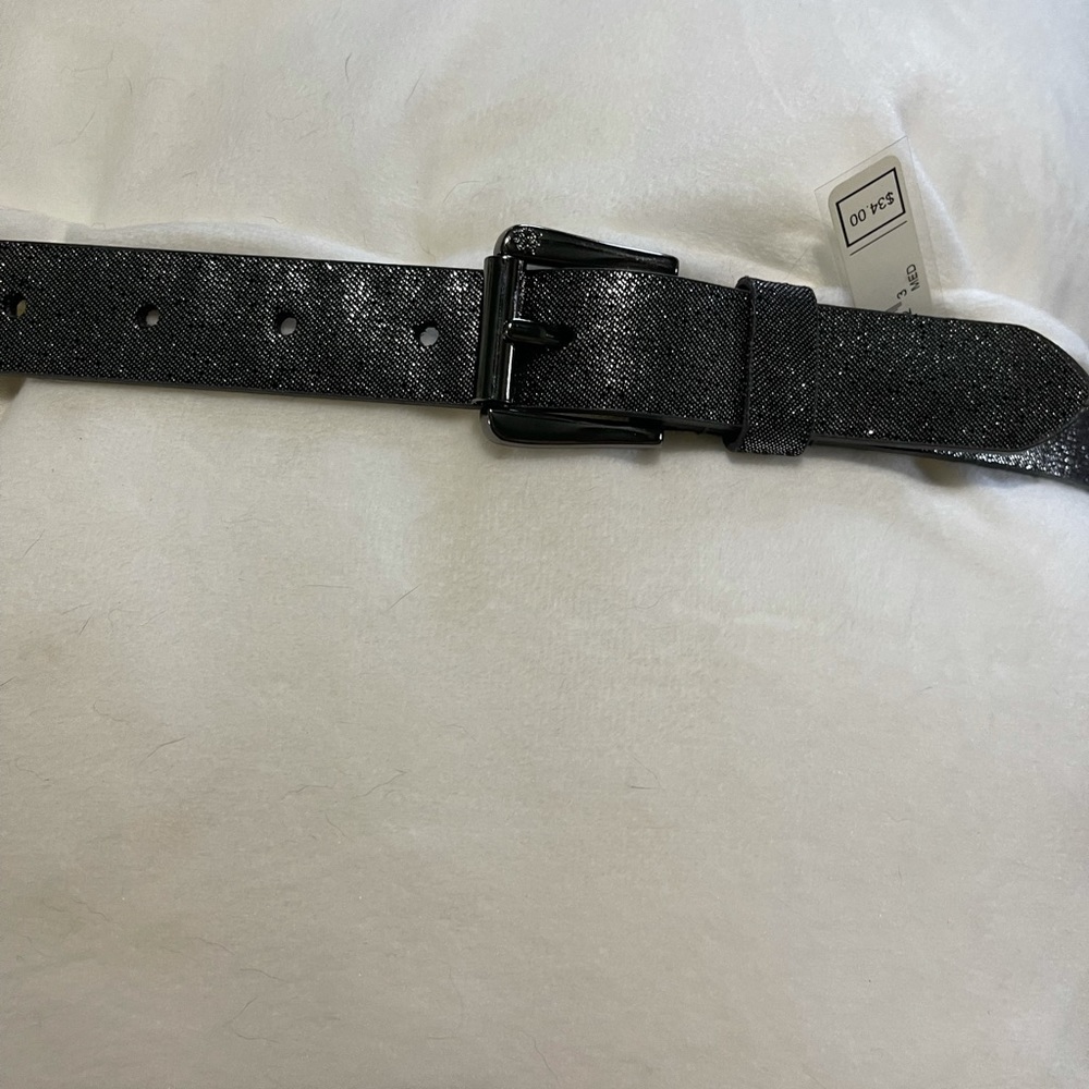 Belt M Gunmetal with chain detail. NWT. End to end is 42 inches.